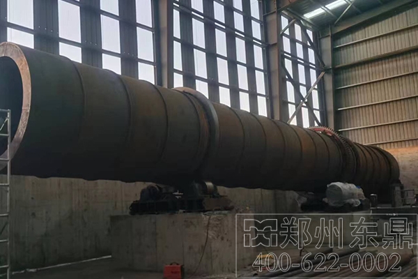 礦石烘干機(jī)滾筒吊車安裝現(xiàn)場(chǎng) 礦石烘干機(jī)滾筒吊車安裝現(xiàn)場(chǎng)